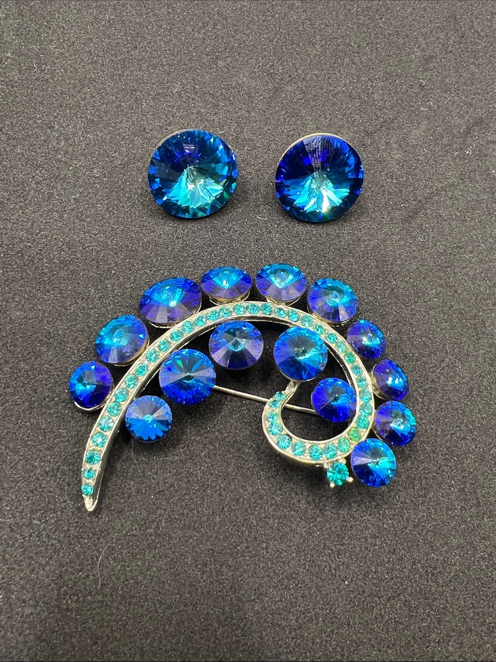 Albert Weiss Royal Blue /Aqua Rare Crystal Brooch with Matching Studs clips Vtg